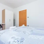 Mimoza Apartman *