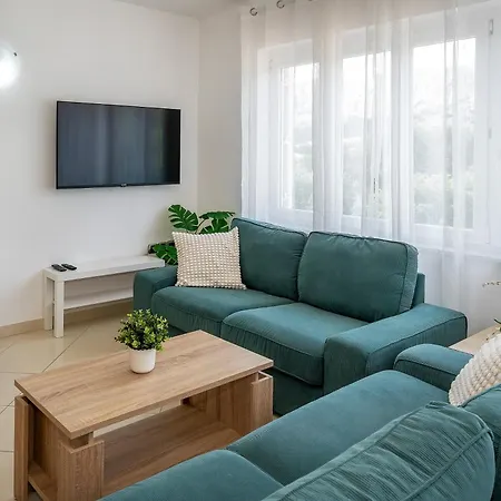 Mimoza Apartament *