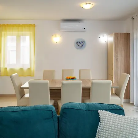 Apartament Mimoza *